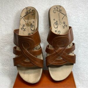 Bear Traps Leather Brown Sandals Slip On Open Toe  EUC size 9W